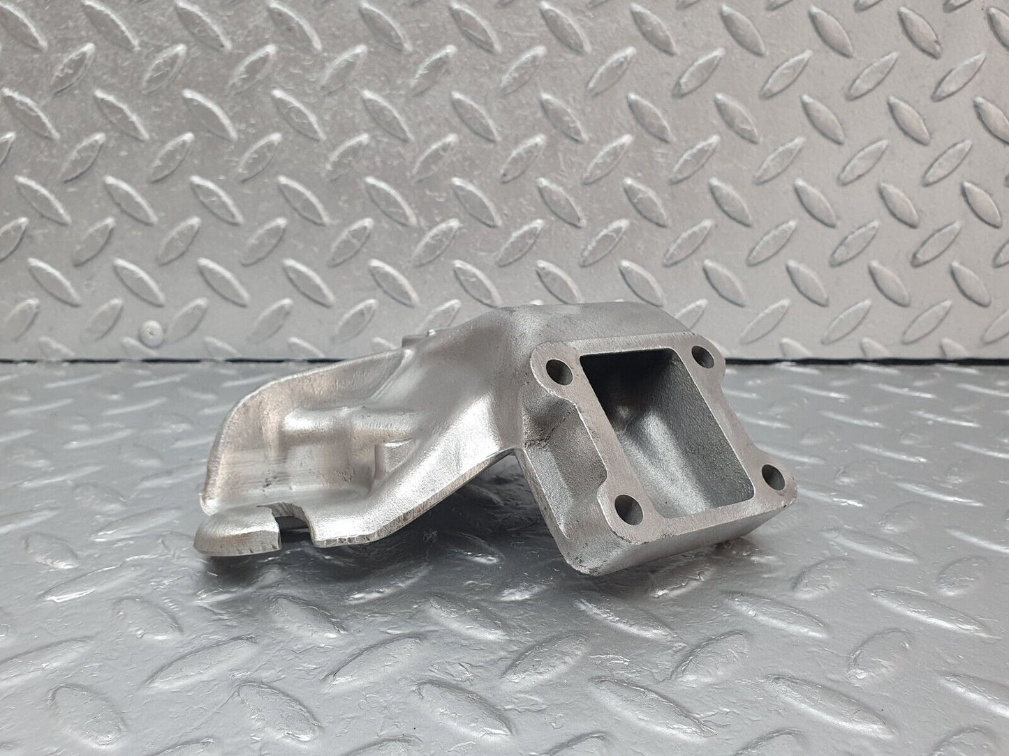 43553 Mercedes-Benz C126 380SEC Coupe Engine Mount Bracket Right 1162235104
