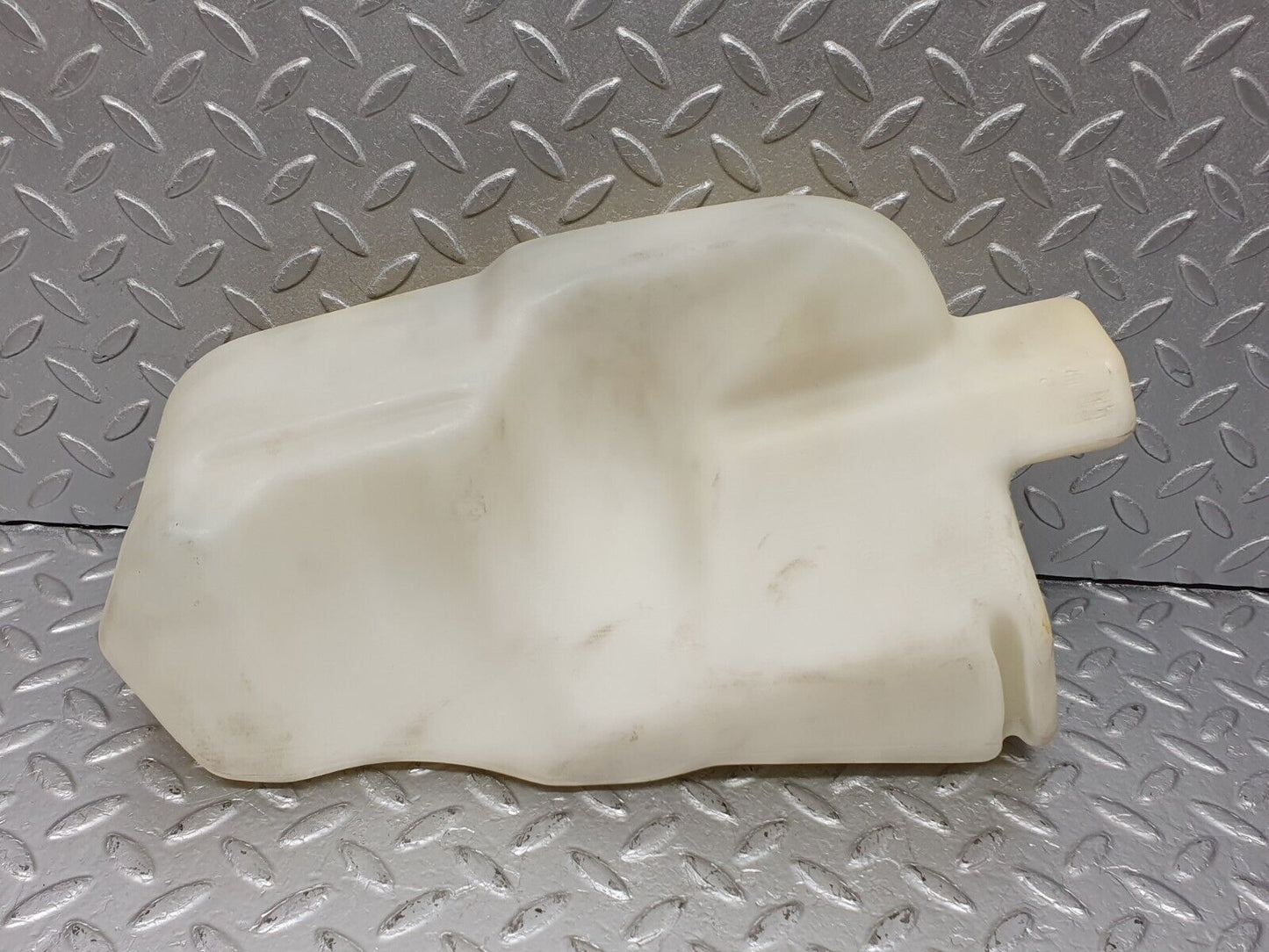 40993 Mercedes-Benz W126 300SE Windscreen Washer Fluid Reservoir 1268690620 1265401017 1248690072