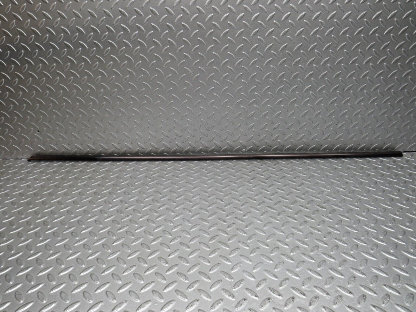 37891 Mercedes-Benz A124 320E Cabriolet Left Door Window Moulding Trim