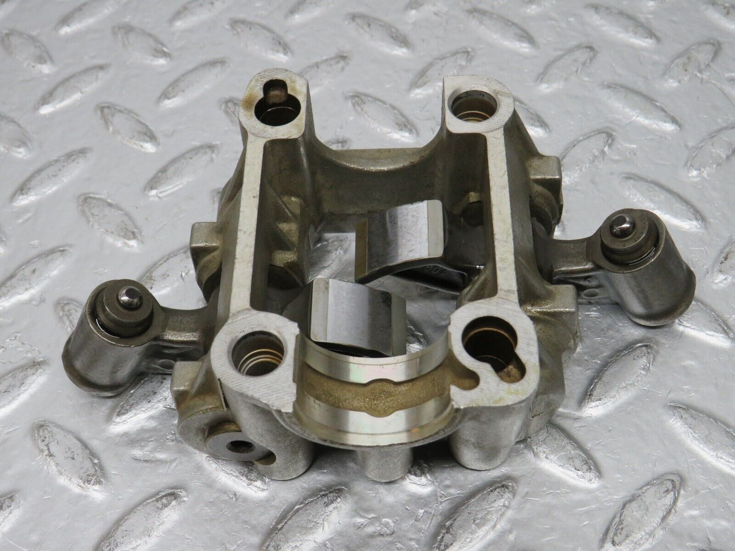 32620 Mercedes-Benz S124 300TE Rocker Arms Camshaft Bearing Block 1030510610