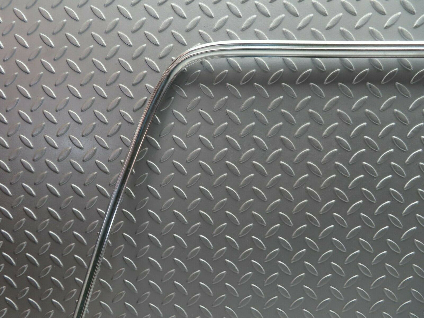 10142 Mercedes-Benz C123 230CE Coupe Rear Windscreen Chrome Trim