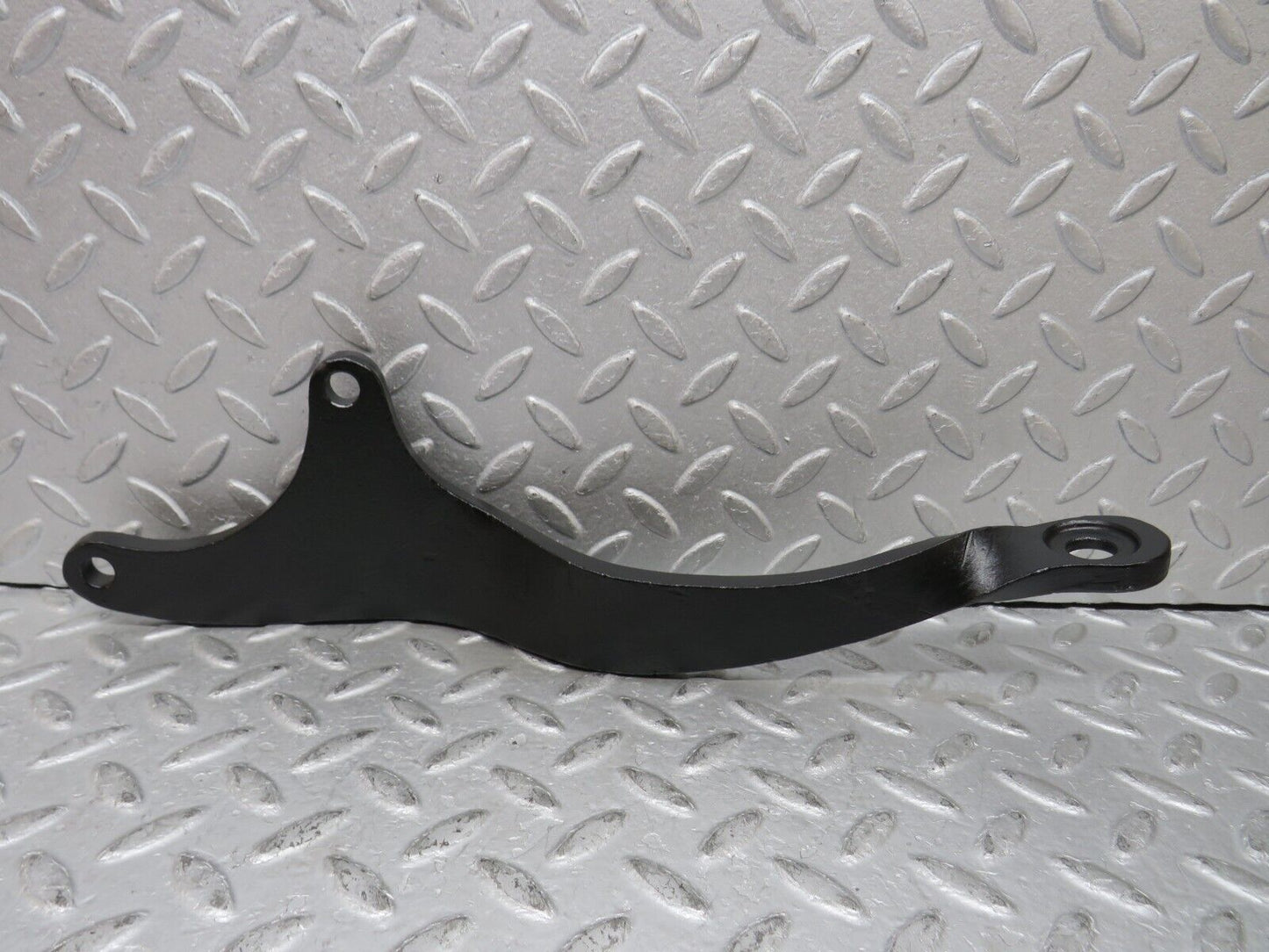 37659 Mercedes-Benz W109 300SEL Rear Anti Roll Bar Holder Bracket Pair