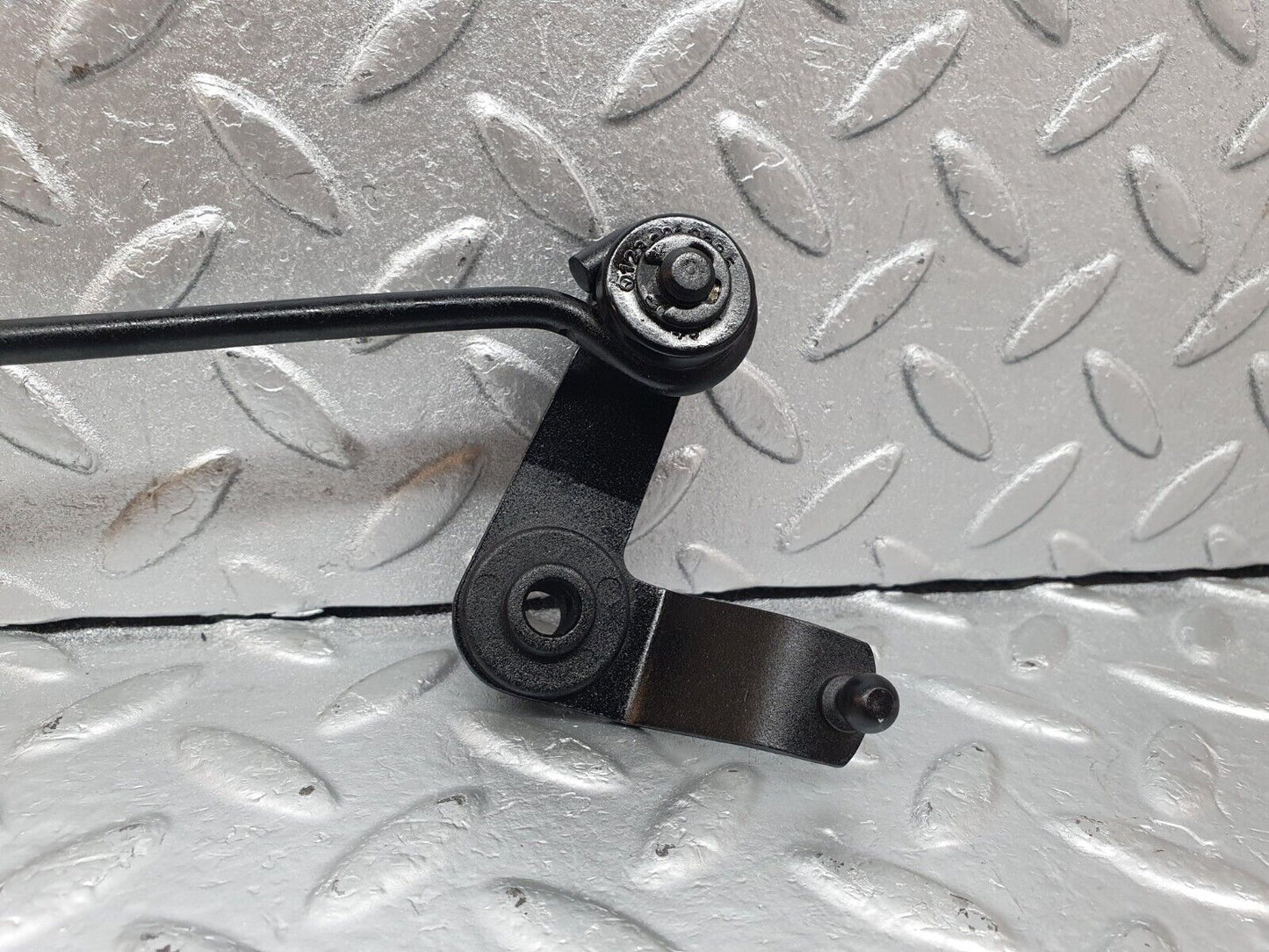 43838 Mercedes-Benz C126 380SEC Coupe Throttle Linkage 1163010297
