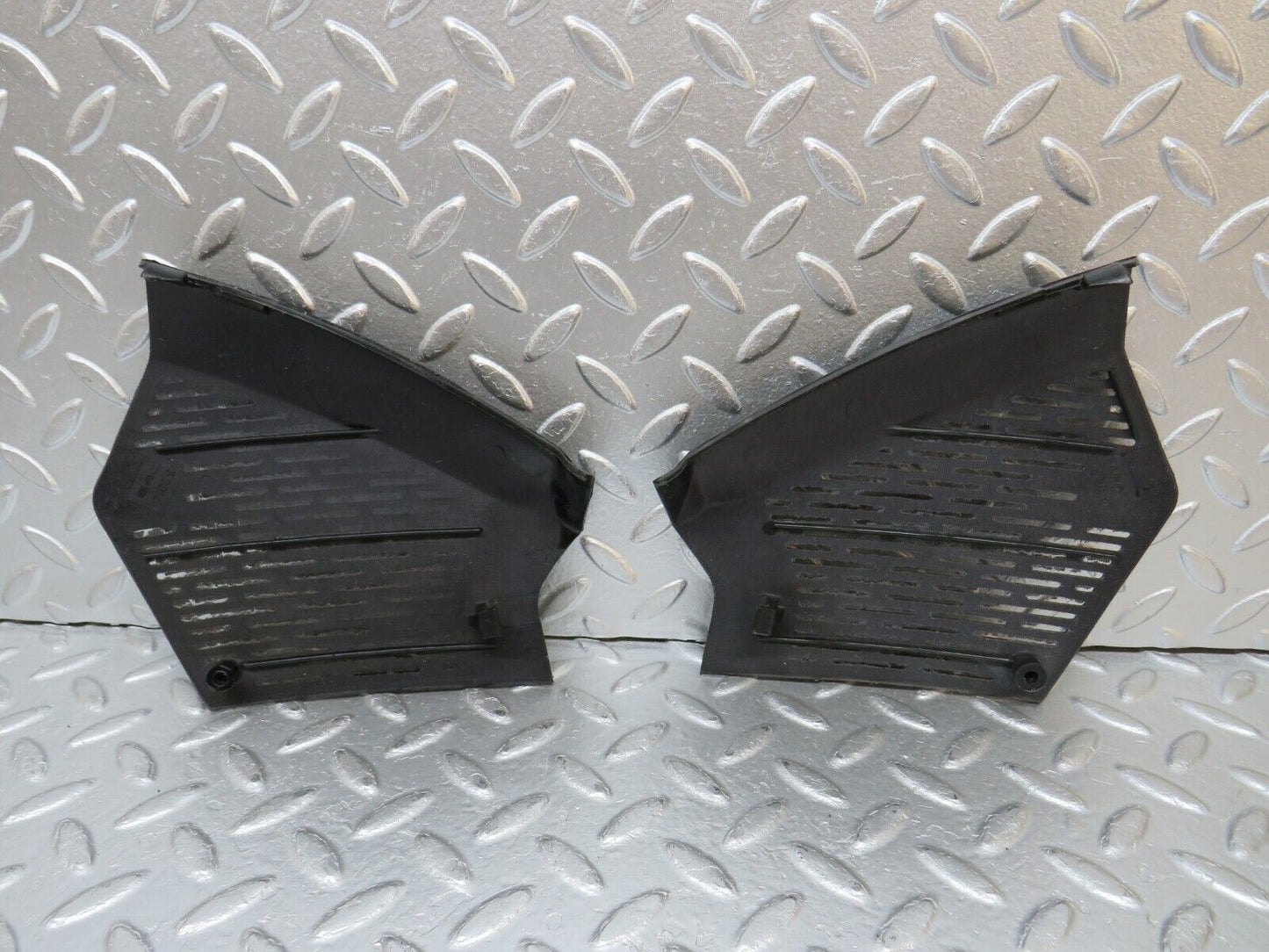 30988 Mercedes-Benz W123 200D Dashboard Speaker Covers