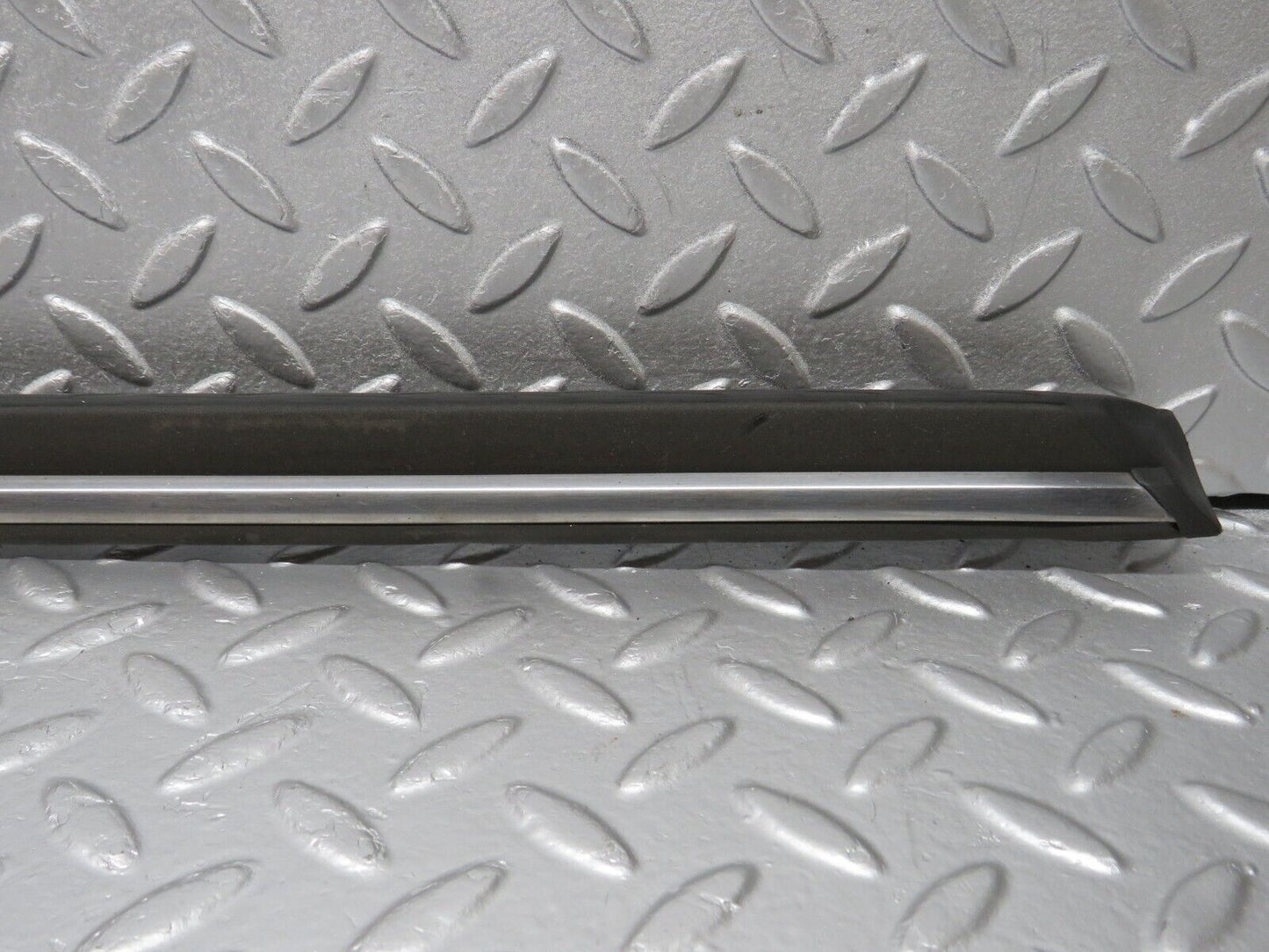 40128 Mercedes-Benz R107 350SL Coupe Left Door Centre Moulding Trim