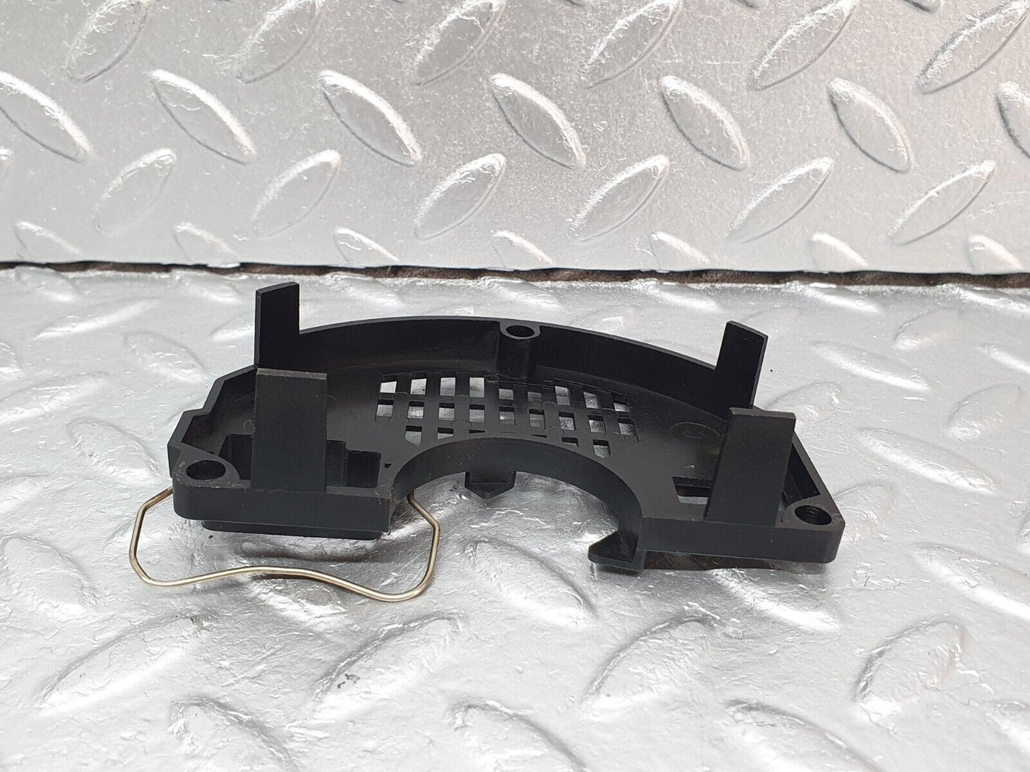 40795 Mercedes-Benz W123 300D Alternator Generator Back Plastic Cover