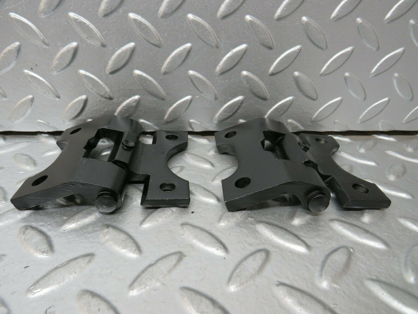 23890 Mercedes-Benz C107 450SLC Coupe Door Hinge Left Pair