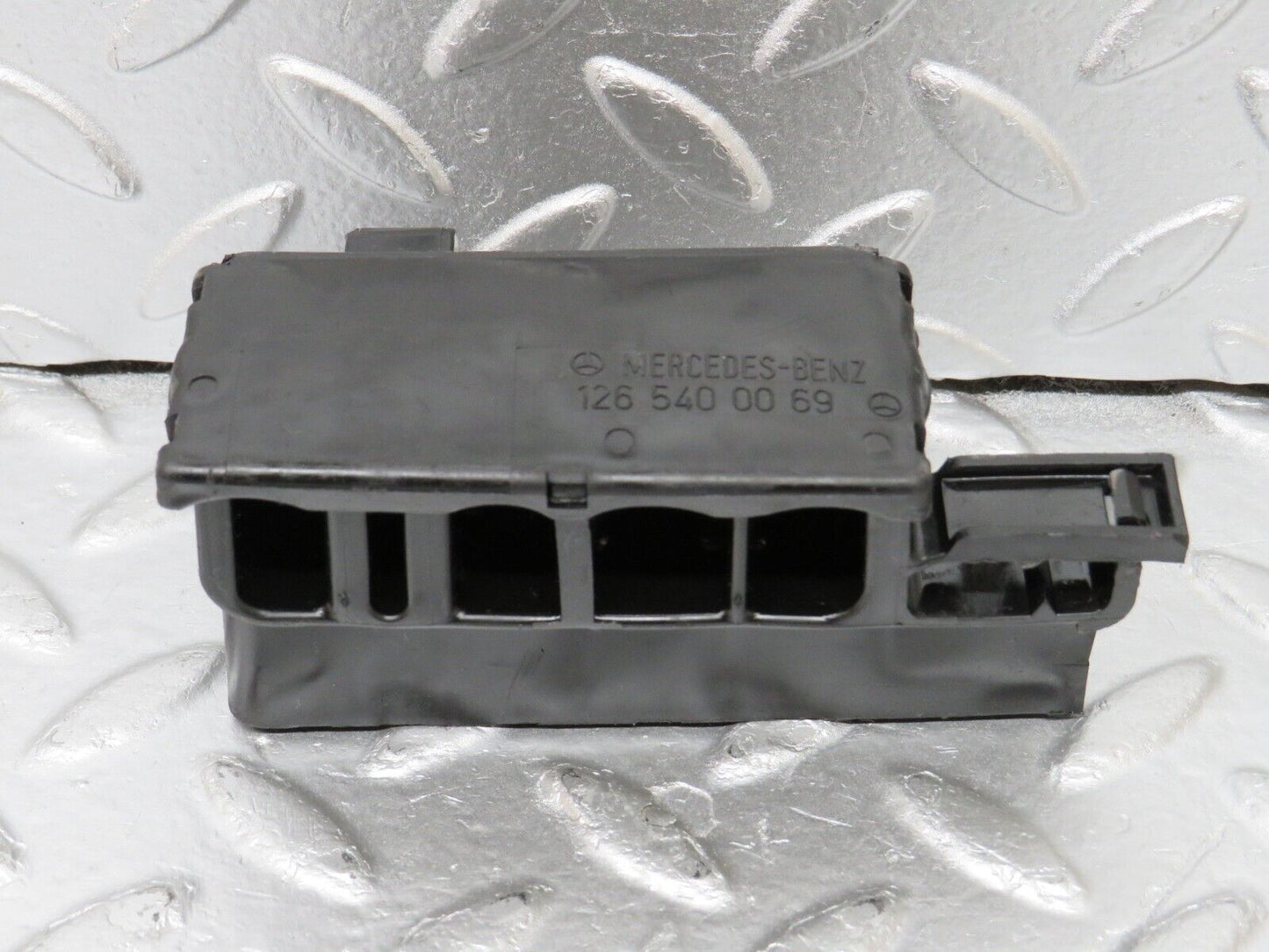 34423 Mercedes-Benz C126 380SEC Cable Wire Distributor Connector 1040030407