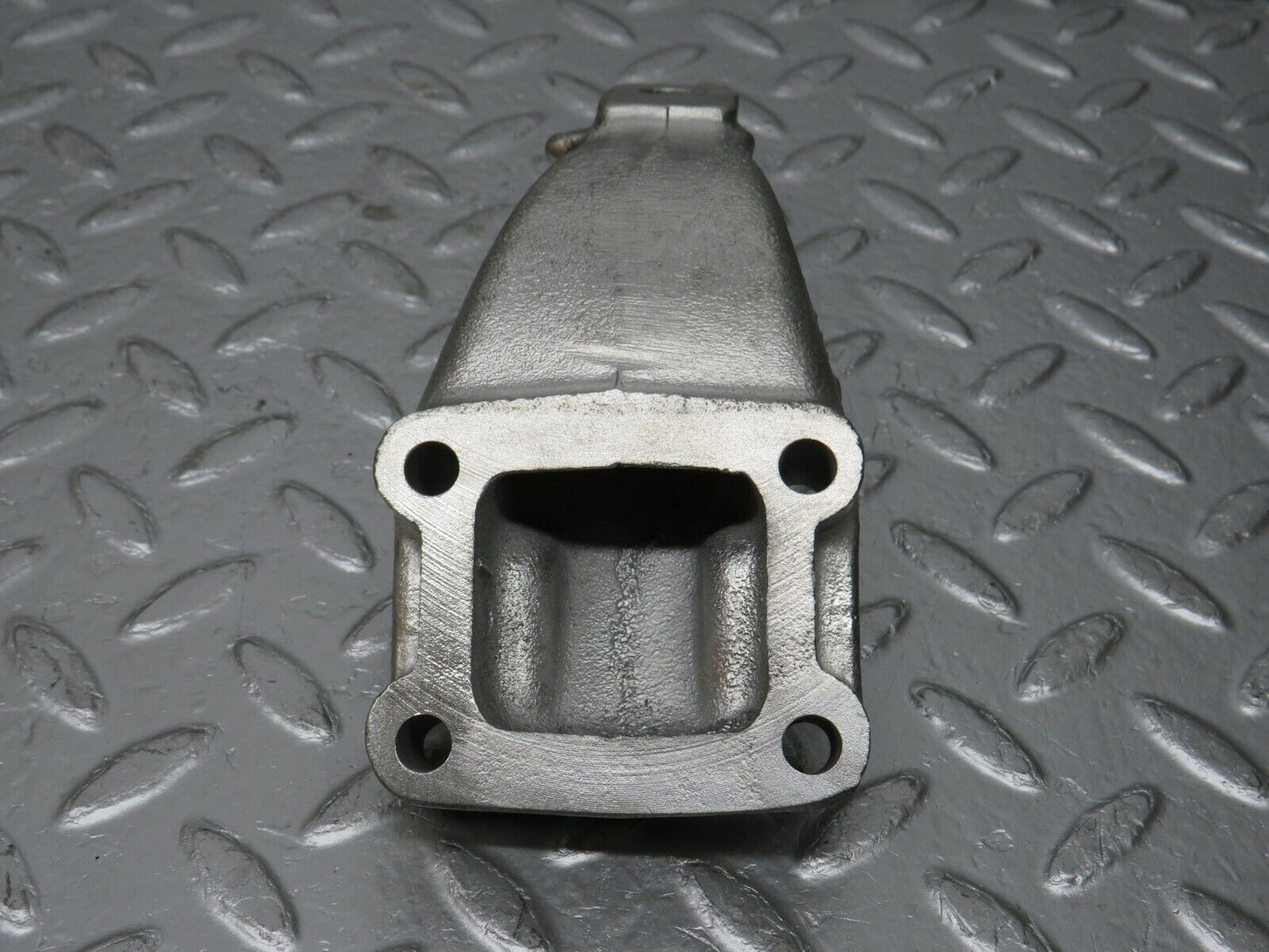 32951 Mercedes-Benz C107 R107 450 V8 Engine Mount Bracket Left 1162234404