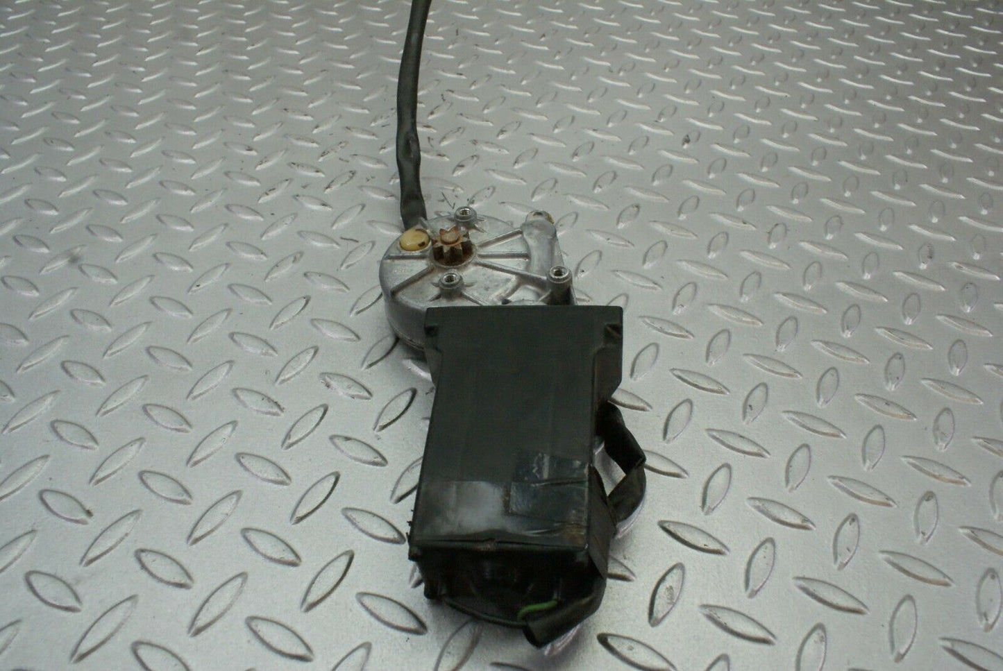 2580 Mercedes-Benz W116 350SE Rear Left Window Regulator Motor 0130820063