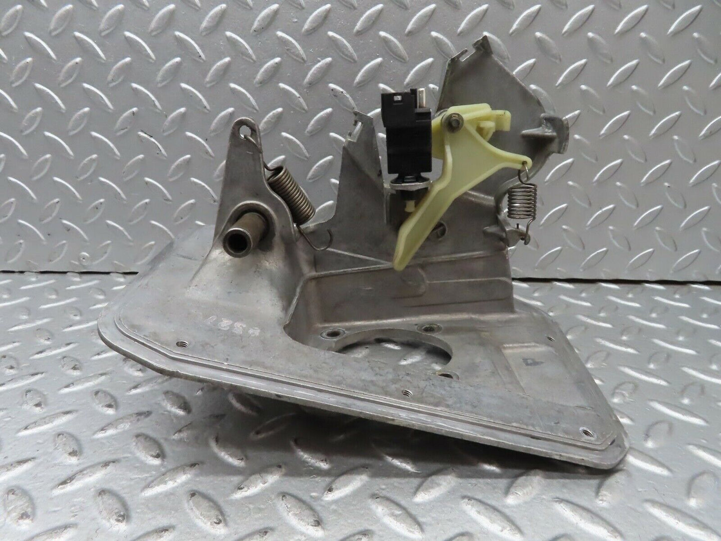 19526 Mercedes-Benz C140 CL420 Coupe Brake Pedal Bracket 1402902519