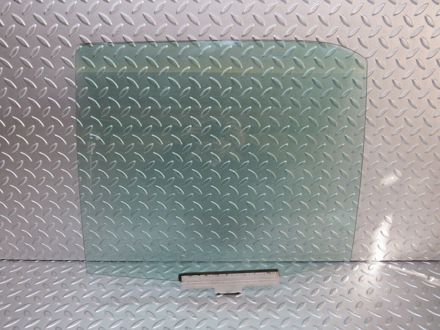 29261 Mercedes-Benz W124 230E Rear Left Door Window Glass