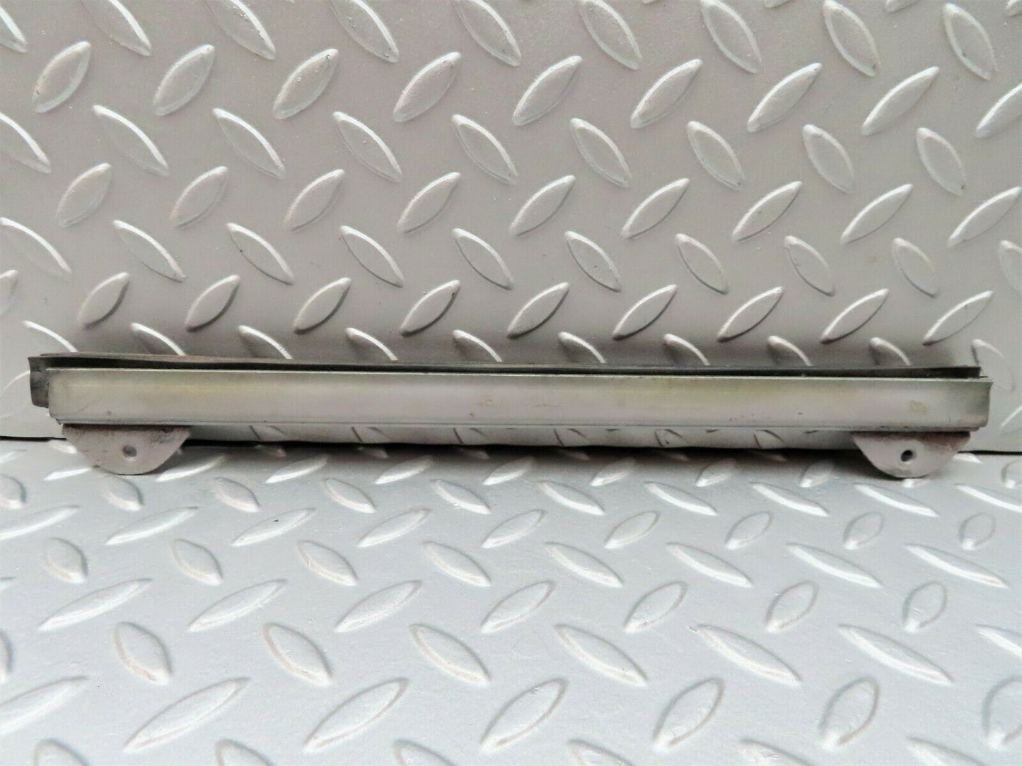 3690 Mercedes-Benz W108 280SE Front Right Door Glass Holder
