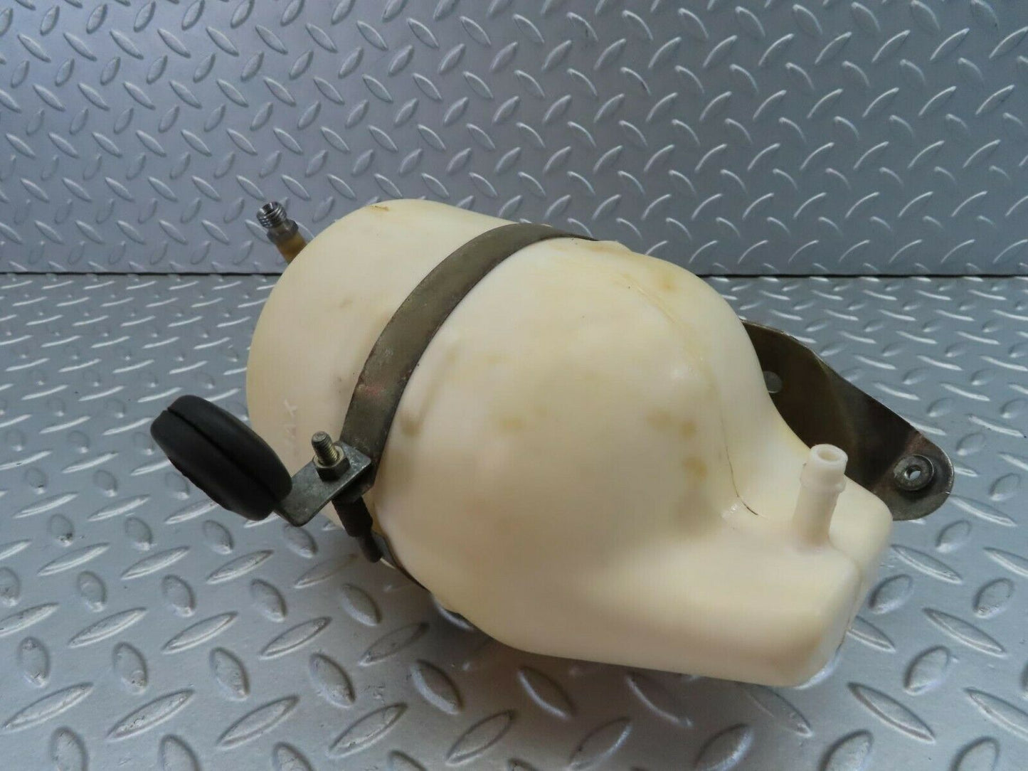 7530 Mercedes-Benz S123 230TE Wagon Hydraulic Suspension Fluid Reservoir