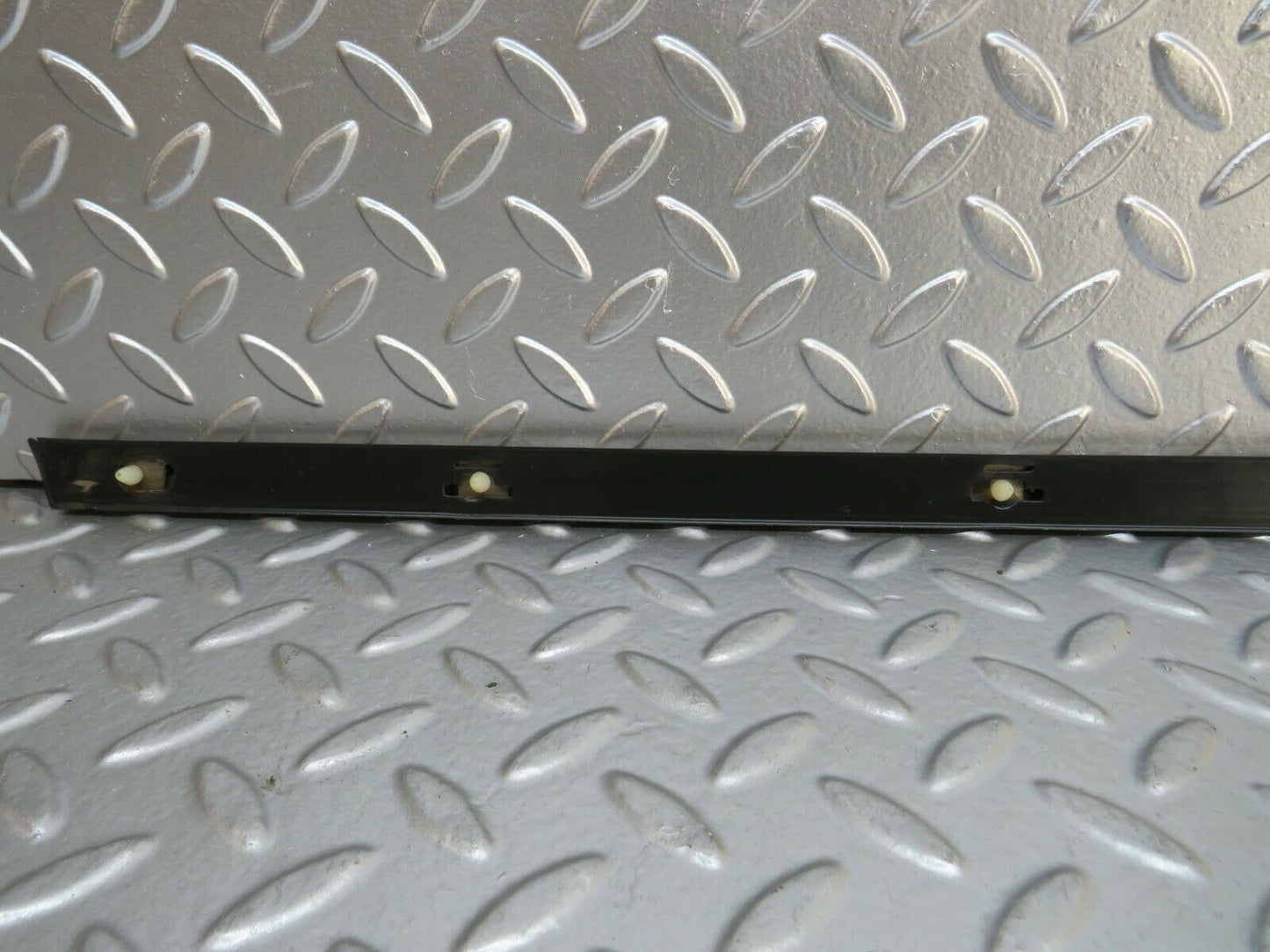 23643 Mercedes-Benz W114 280E Front Left Door Centre Moulding Trim
