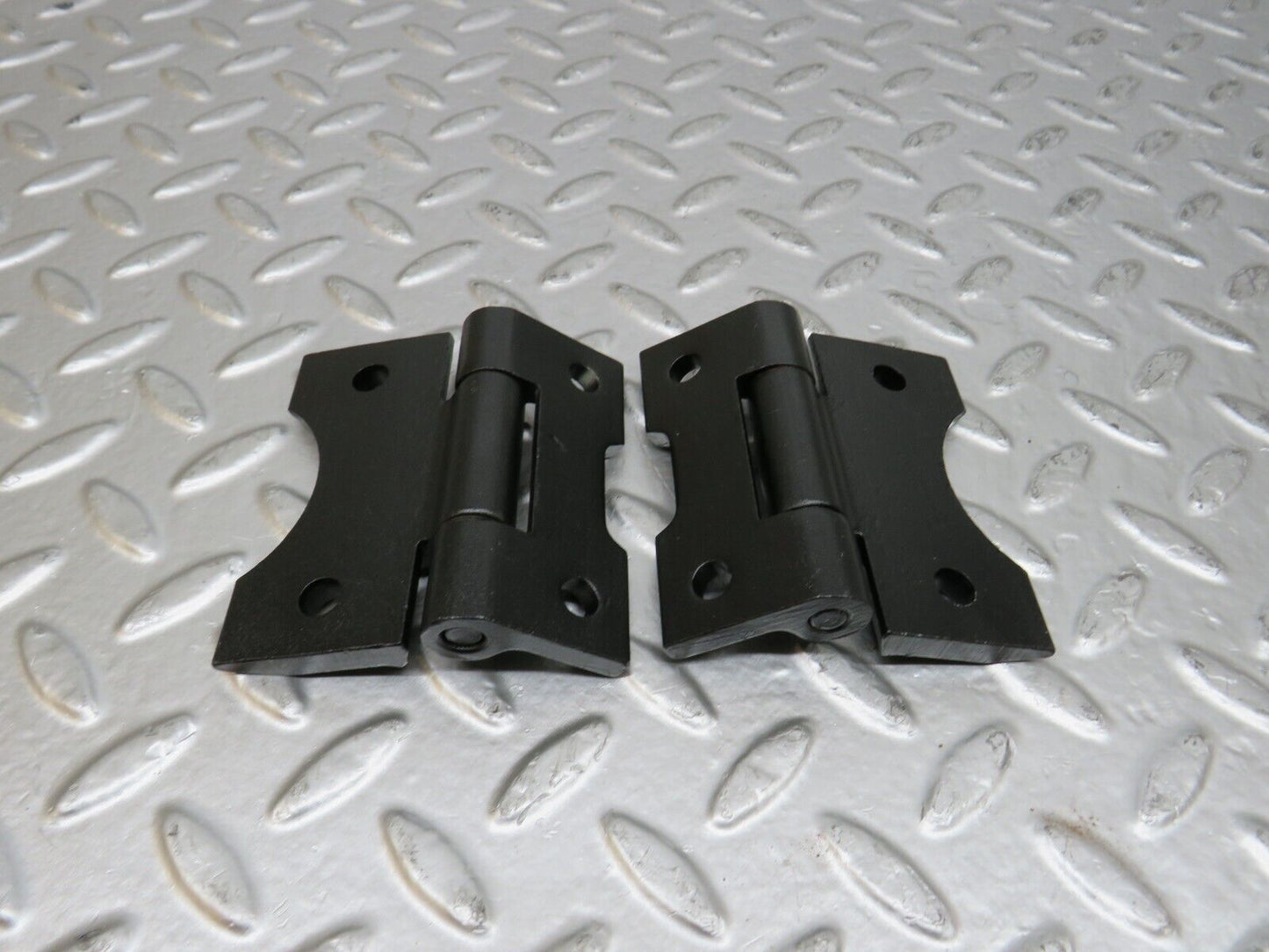 25421 Mercedes-Benz W123 200 Door Hinge Pair 1237200037