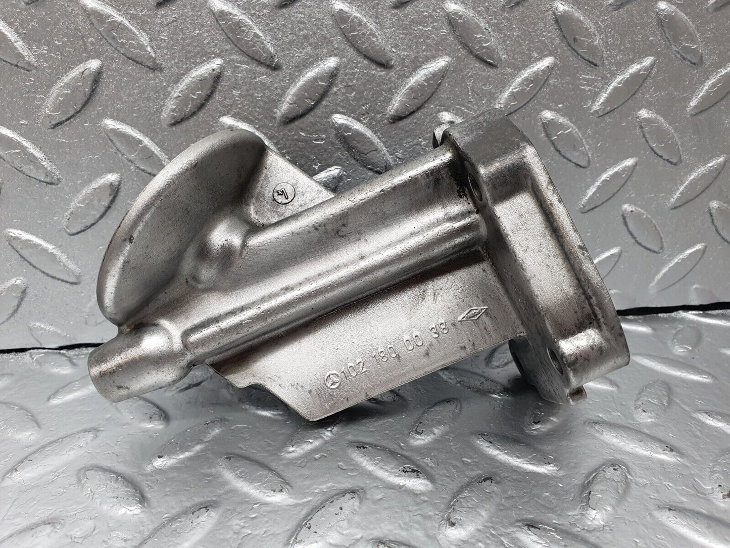 42914 Mercedes-Benz W201 190 2.0L Oil Filter Housing 1021800038