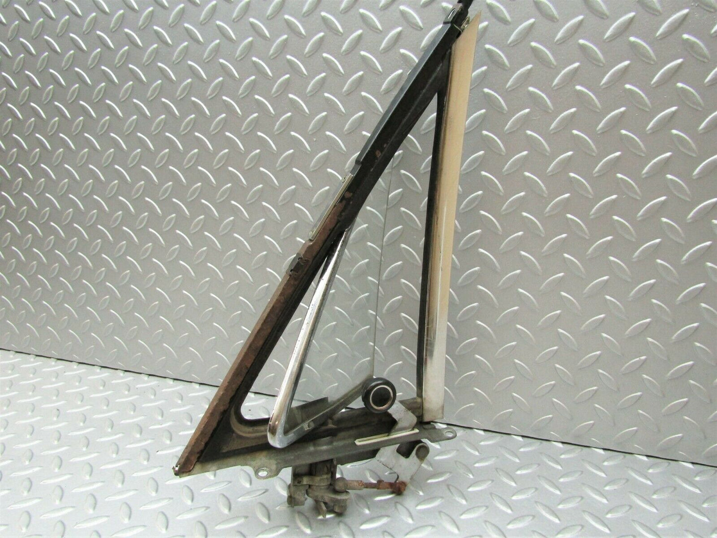 3368 Mercedes-Benz W108 280SE Quarter Window Glass Front Right