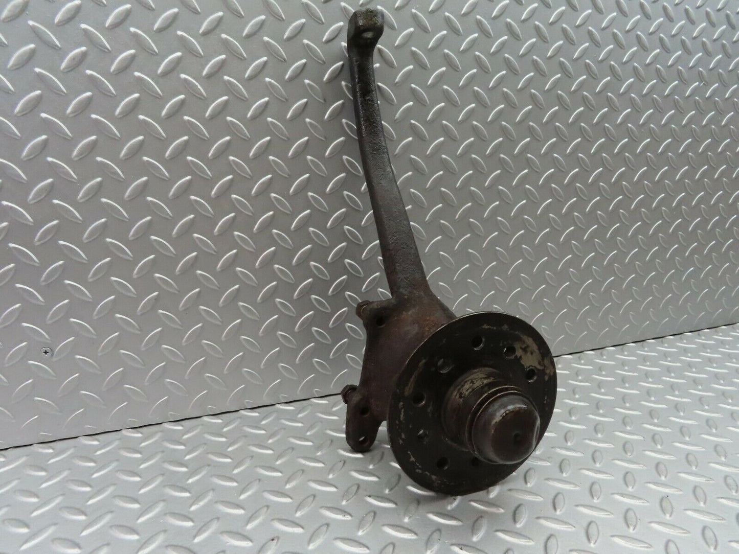 6029 Mercedes-Benz W123 200 Front Right Wheel Hub