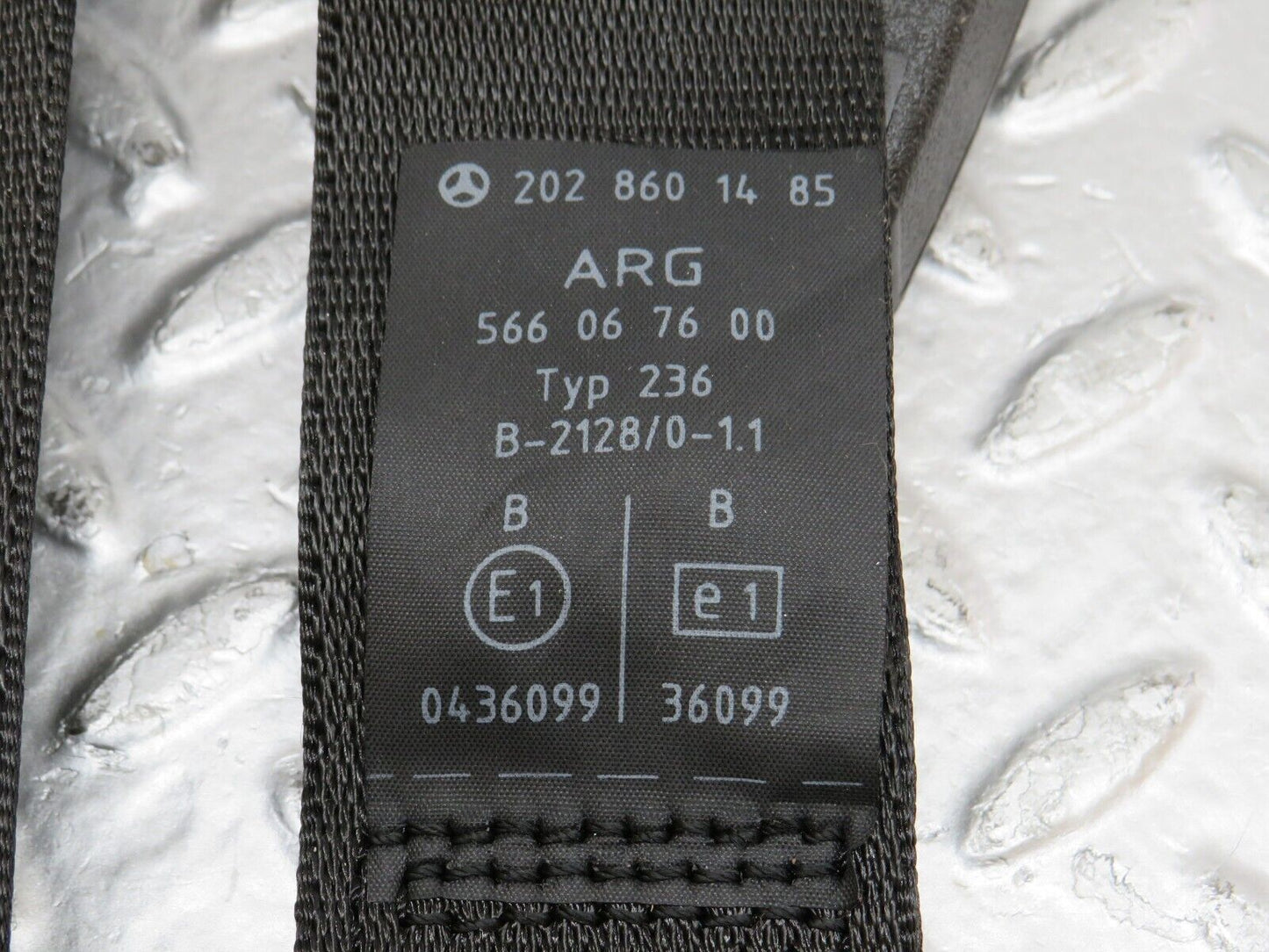 33526 Mercedes-Benz W202 C180 Rear Seat Belt Set With Buckles 2028607585