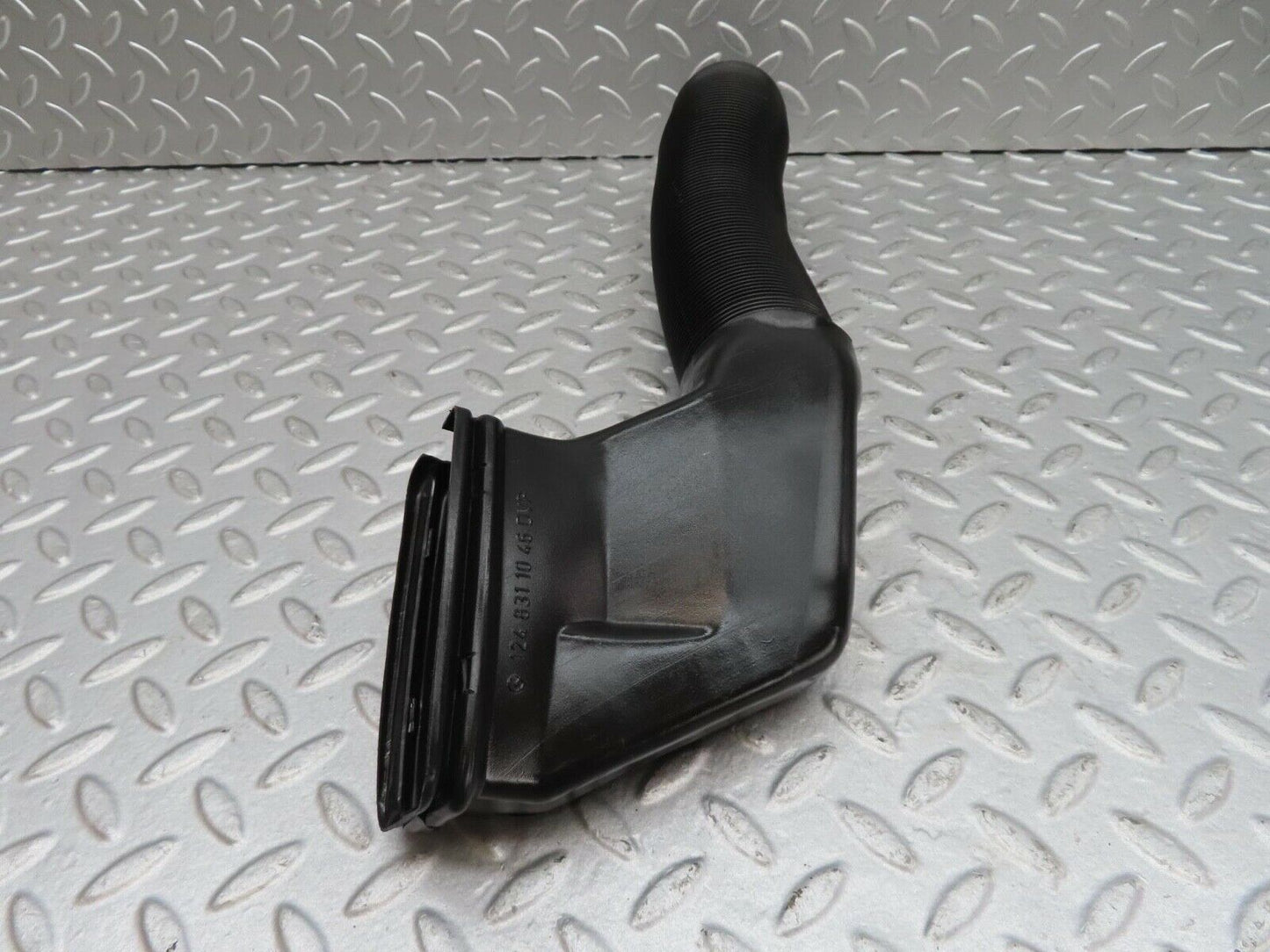 16191 Mercedes-Benz W124 260E Heater Pipe Air Pipe Right Side 1248311046