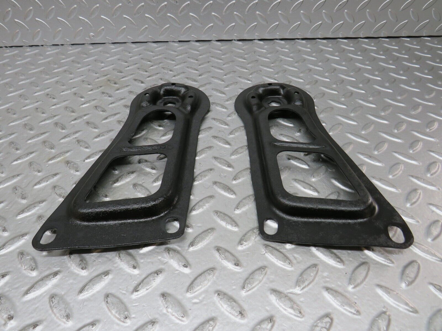 27438 Mercedes-Benz W123 280E Rear Suspension Axle Mounting Bracket