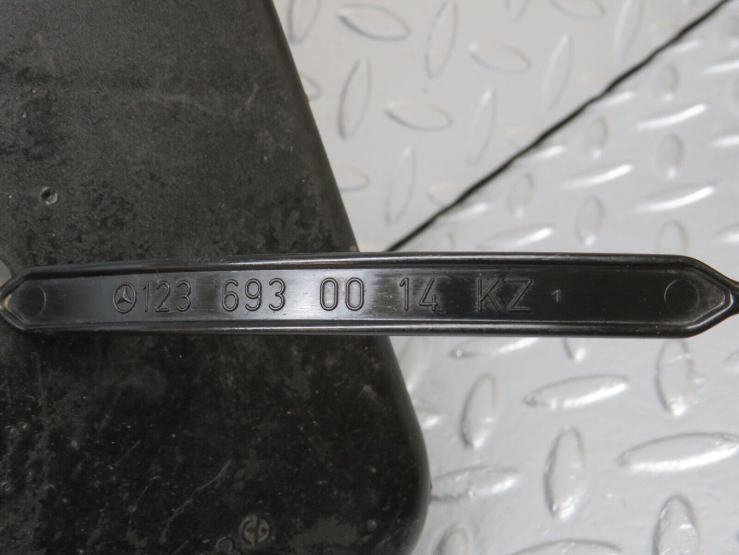 39844 Mercedes-Benz R107 350SL Coupe Spare Wheel Cover 1076930033 1236930014