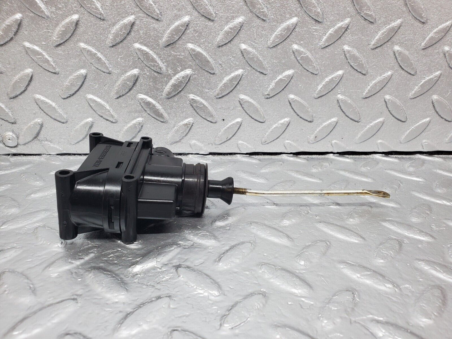 45641 Mercedes-Benz W126 420SE Front Right Door Lock Vacuum Actuator