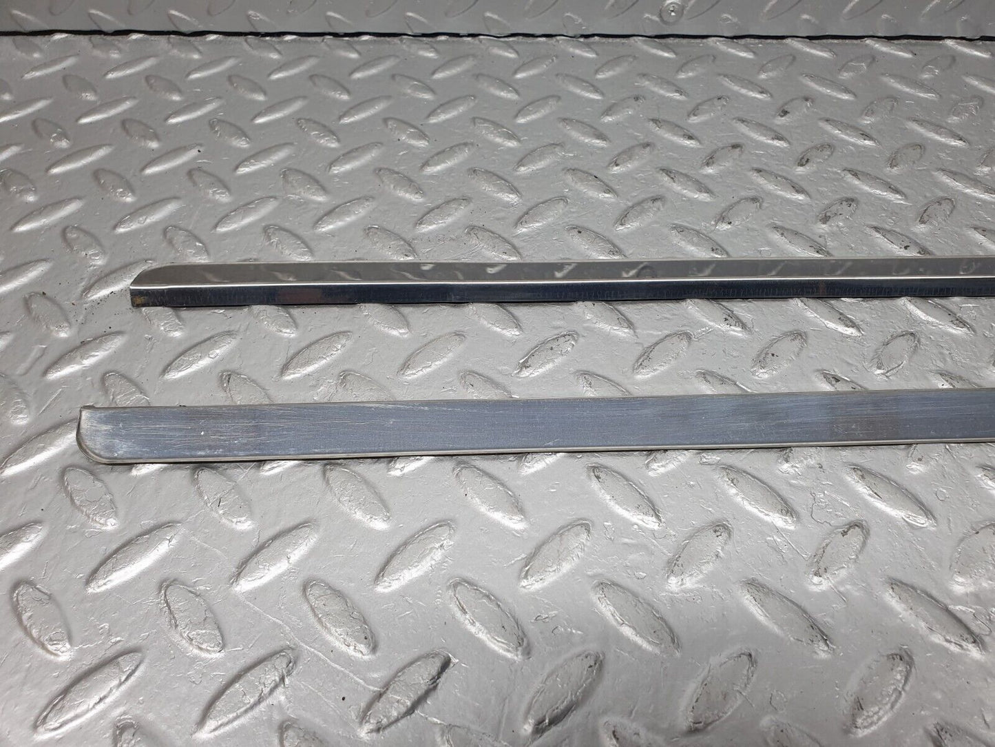 41058 Mercedes-Benz W126 300SE Sunroof Chrome Trim Set