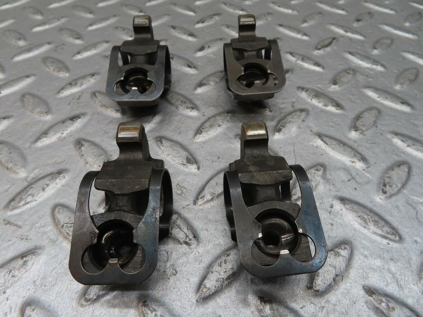 13792 Mercedes-Benz R107 450SL Valve Rocker Arm Set With Retaining Spring