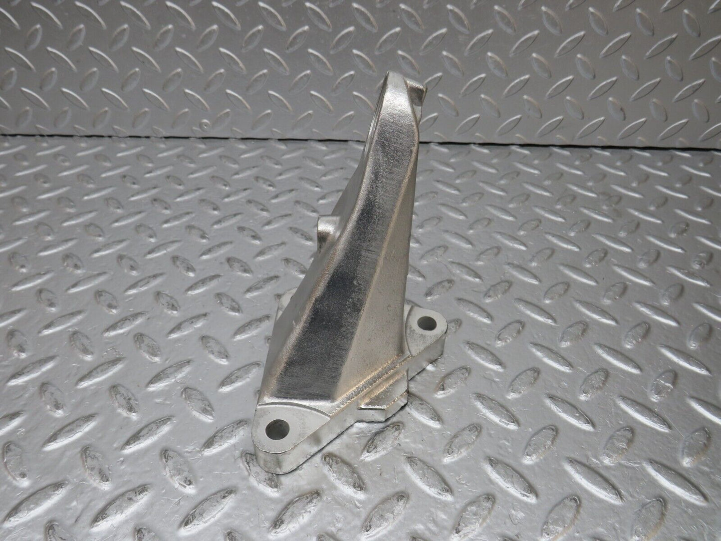 31768 Mercedes-Benz W201 190LE 1.8L Engine Mount Bracket Right Side 1022236204