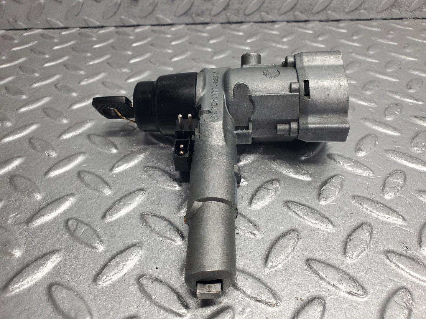 W124 Wagon steering lock ignition switch with key used OEM