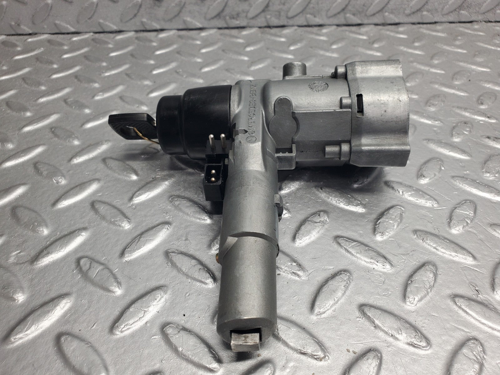 W124 Wagon steering lock ignition switch with key used OEM