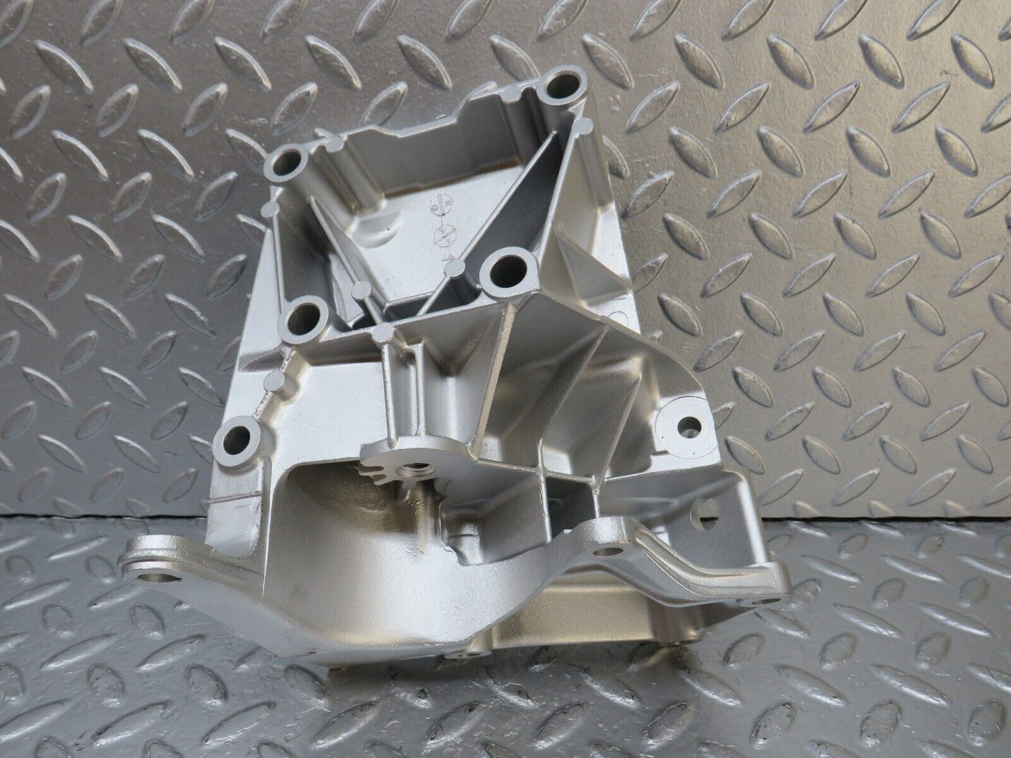 33791 Mercedes-Benz W201 190E 2.0L Power Steering Pump Bracket 1022361030