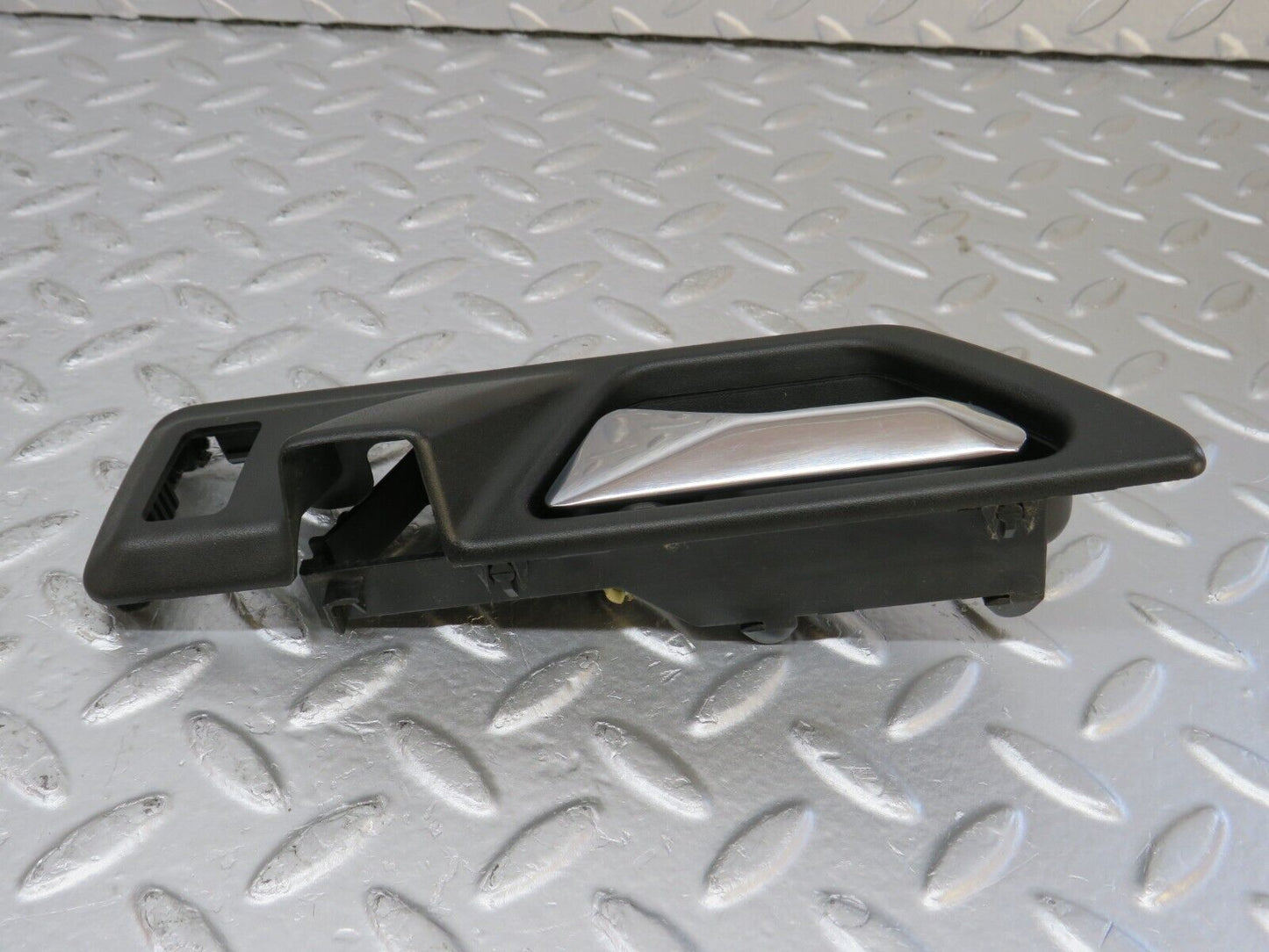 33909 Mercedes-Benz W124 260E Interior Door Handle Rear Left 1247600161