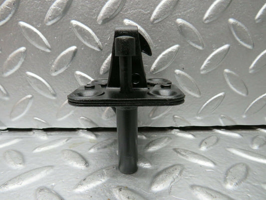 22909 Mercedes-Benz C107 450SLC Coupe Bonnet Lock Catch