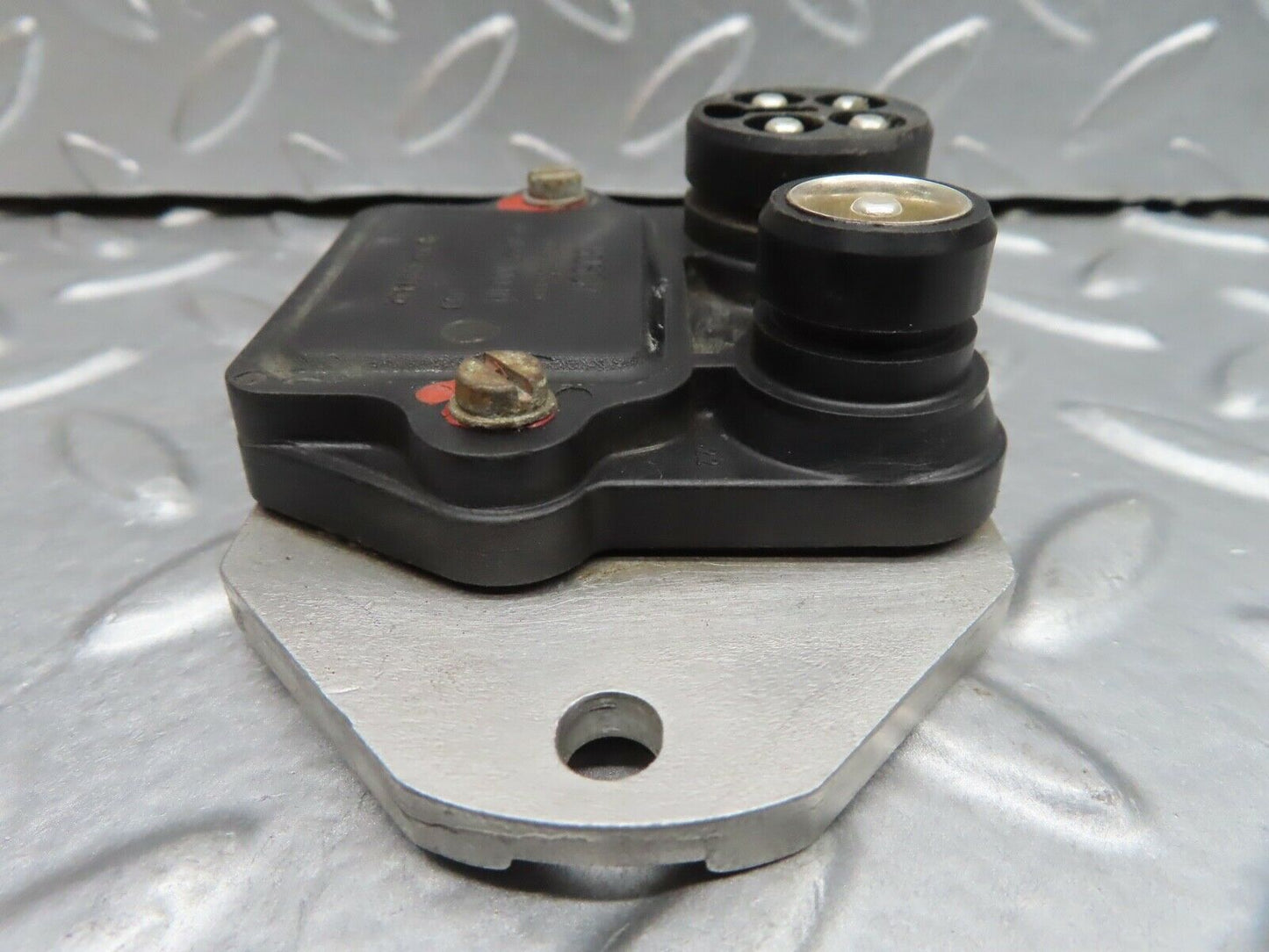 21090 Mercedes-Benz W123 230E Ignition Control Unit Bosch 0025451832