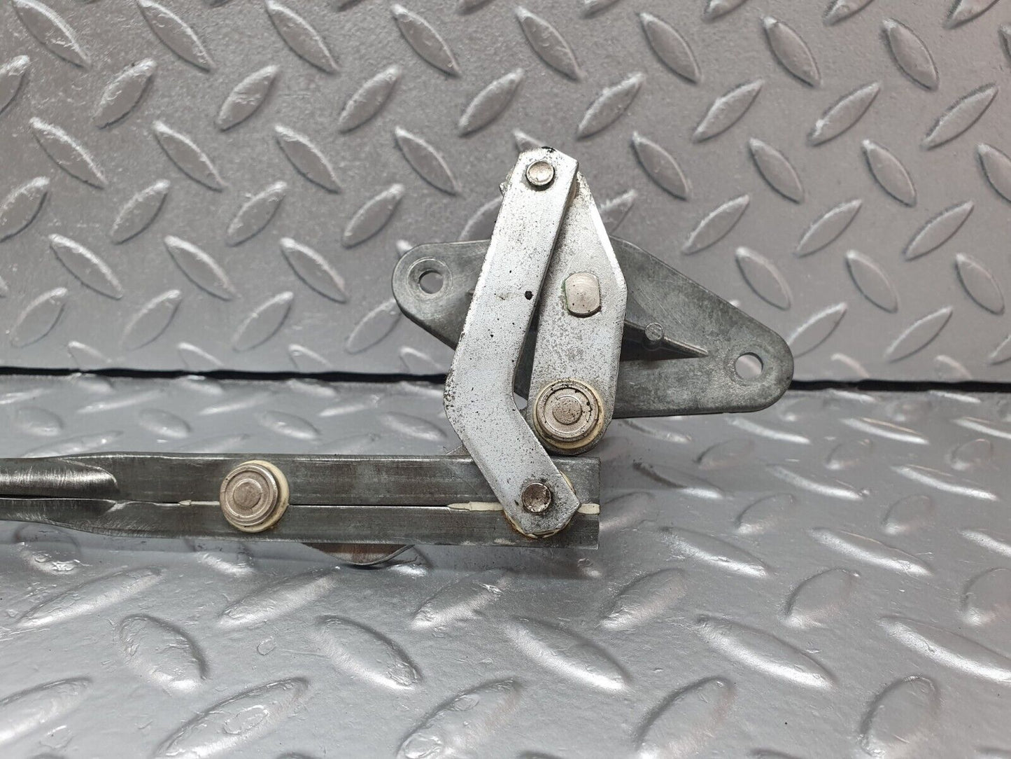 43286 Mercedes-Benz W108 280SE Windscreen Wiper Linkage