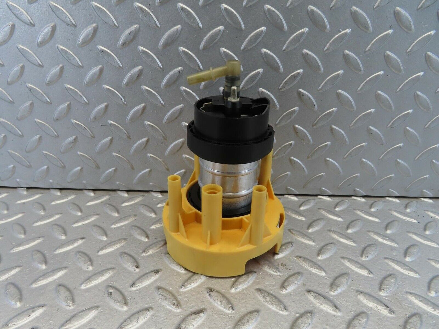 11250 Mercedes-Benz W221 S320 Fuel Pump Bosch 0580464107