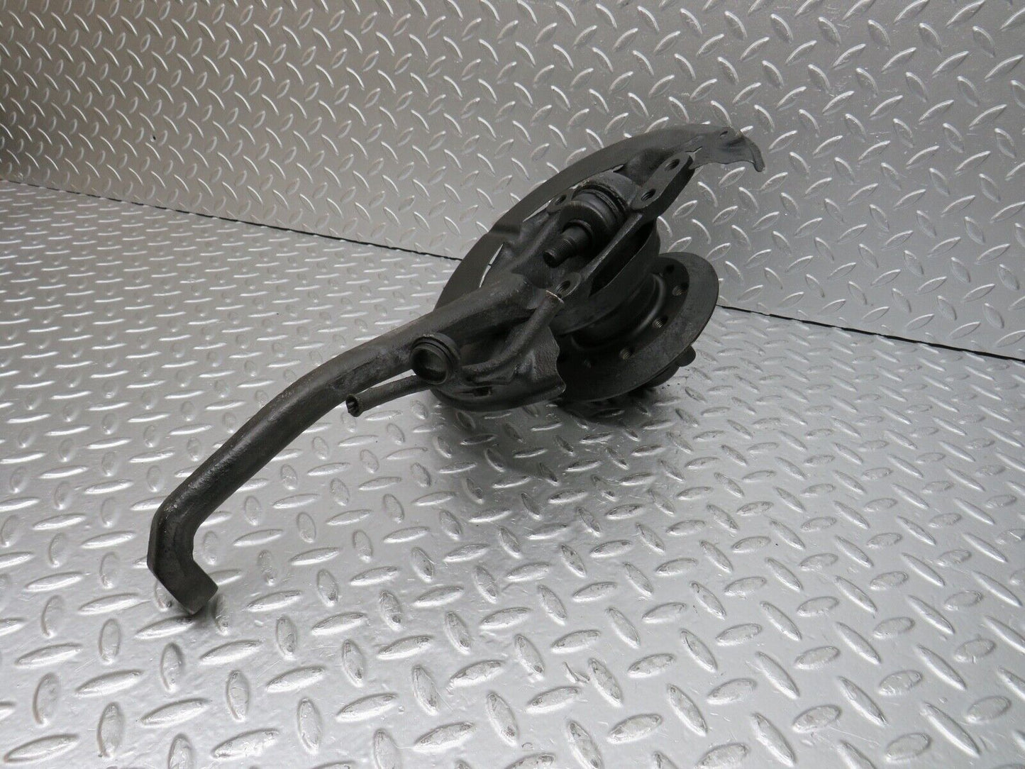 0381 Mercedes-Benz W108 280SE Complete Wheel Hub Front Left