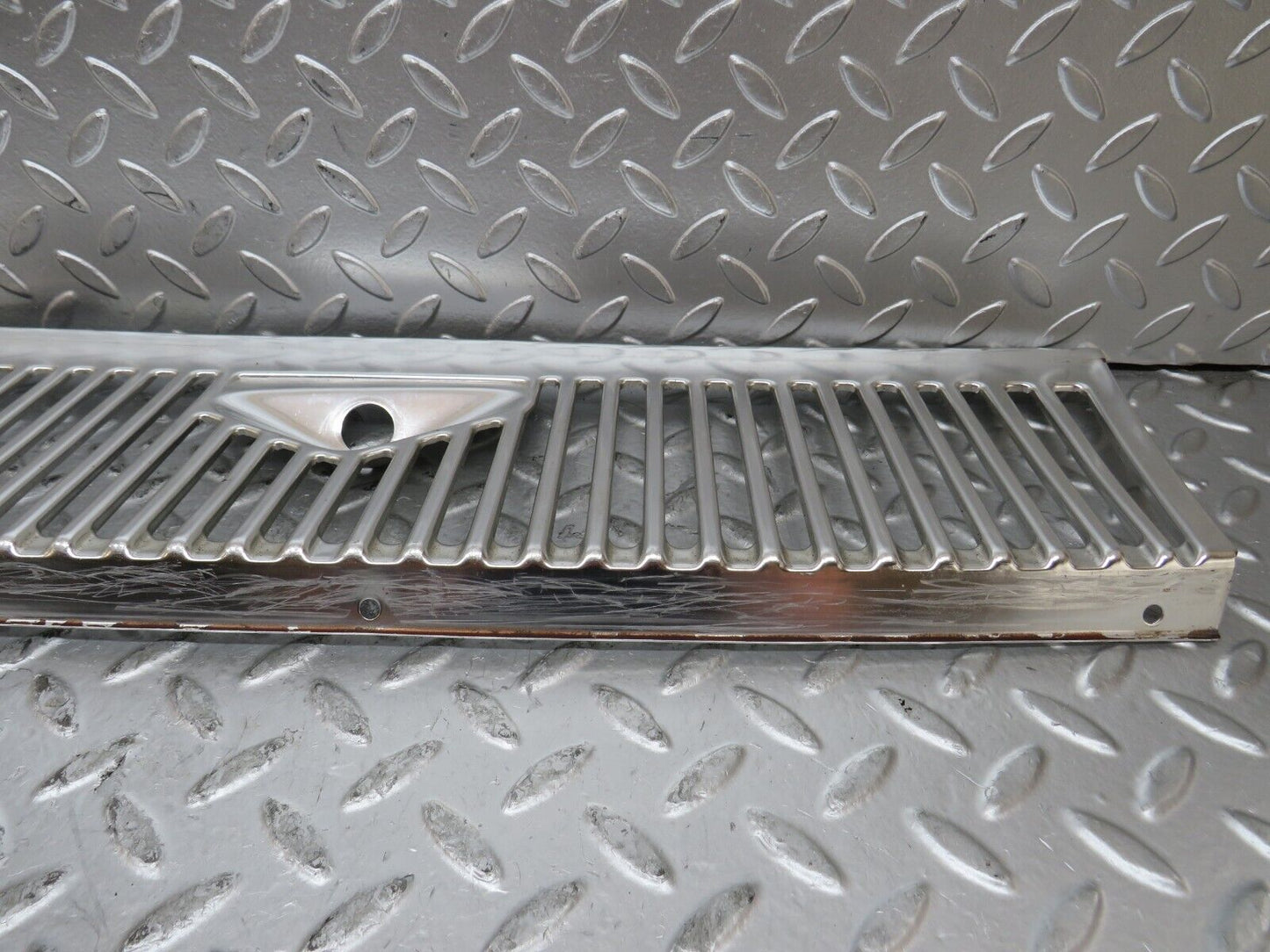 26307 Mercedes-Benz W116 450SE Air Intake Grill Chrome