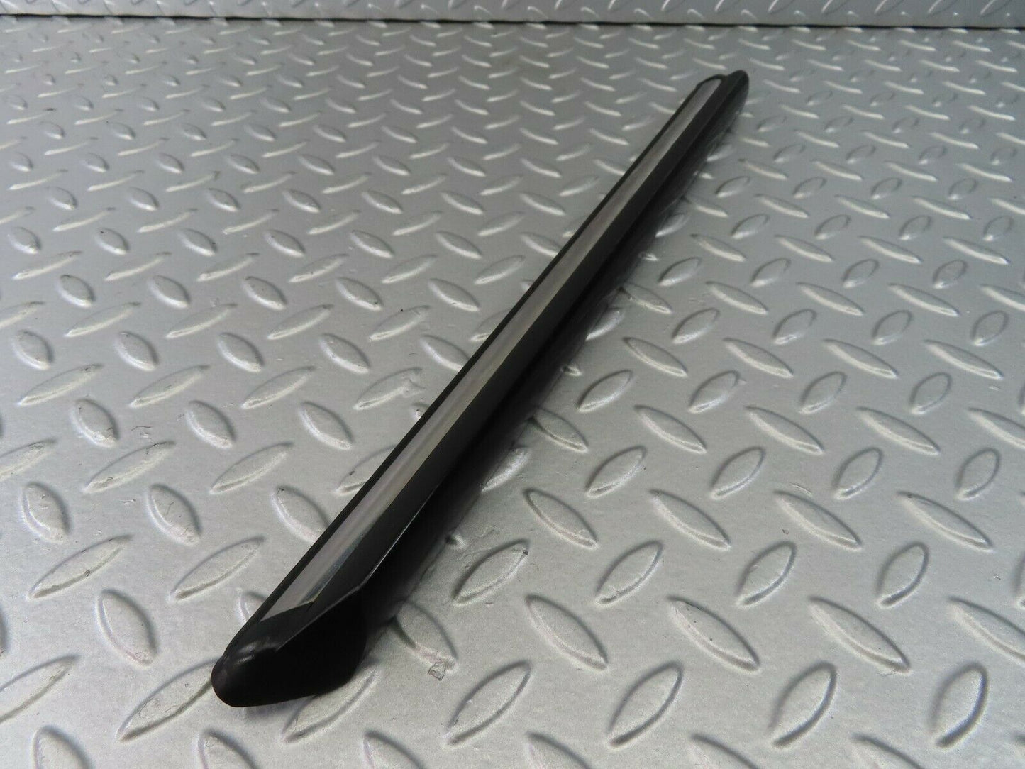 7263 Mercedes-Benz W116 450SE Front Left Fender Wing Centre Chrome Trim