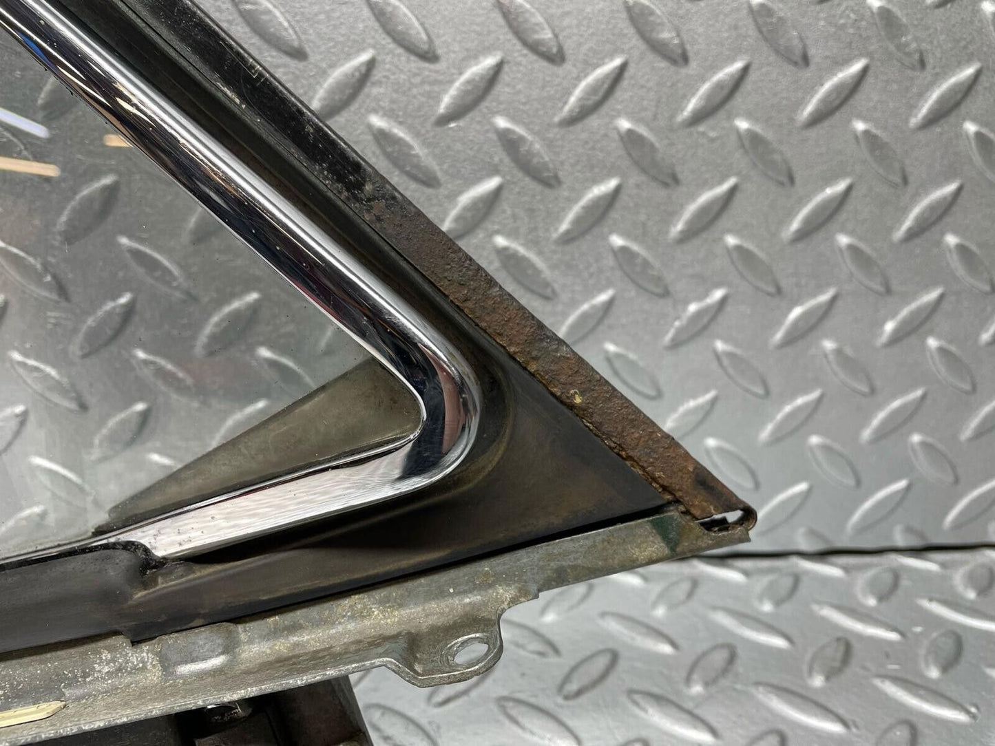 40521 Mercedes-Benz W108 Front Left Quarter Window