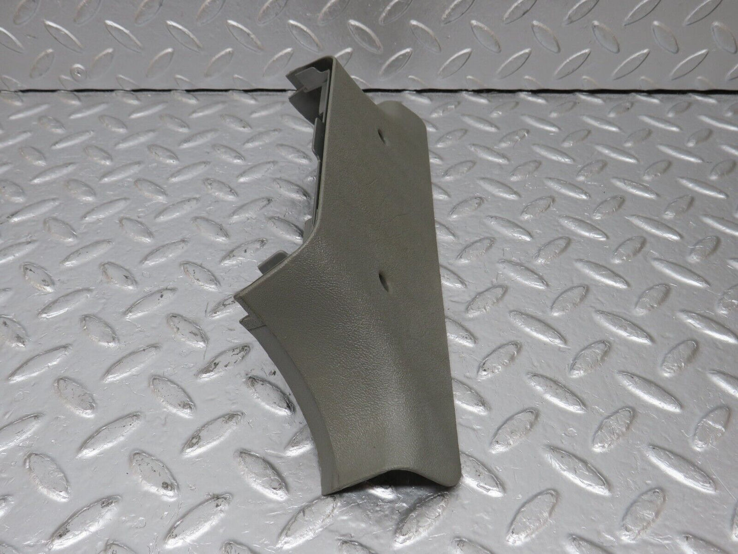 33662 Mercedes-Benz W201 190E 2.0L B Pillar Bottom Cover Right Side Grey 2016920222