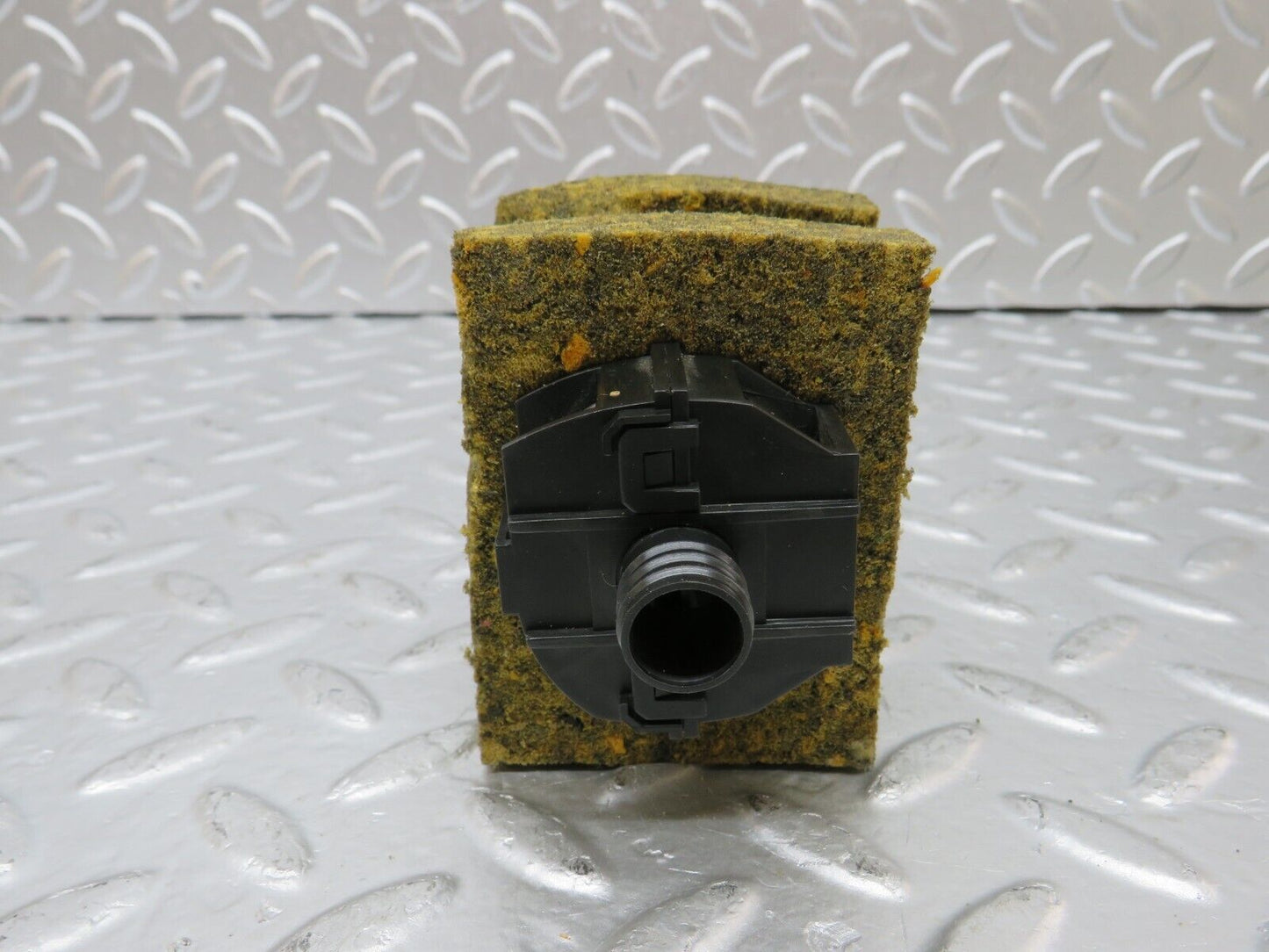 25653 Mercedes-Benz W124 280E Temperature Sensor 0008301908 0130002802