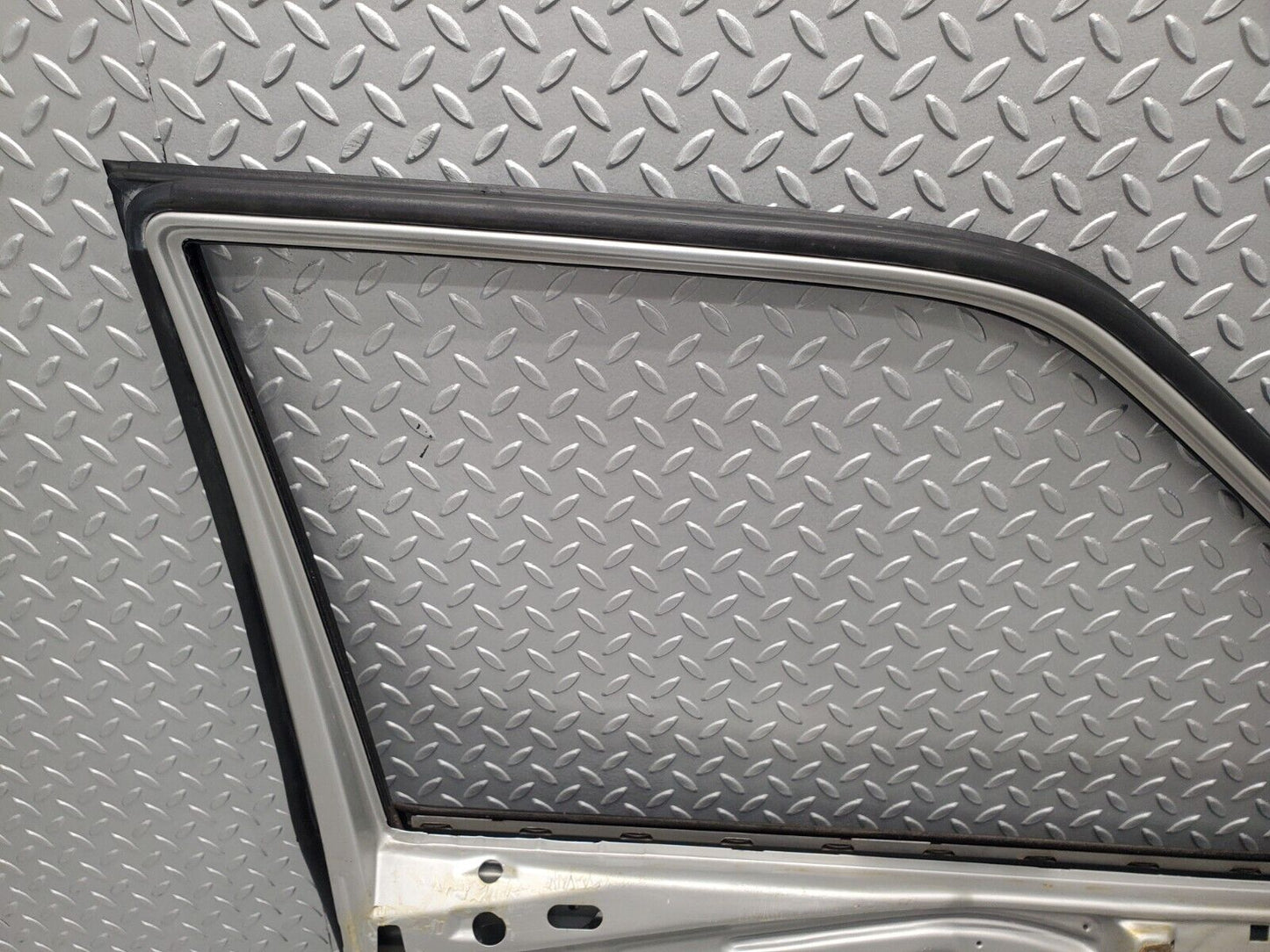 46122 Mercedes-Benz W124 Front Left Door