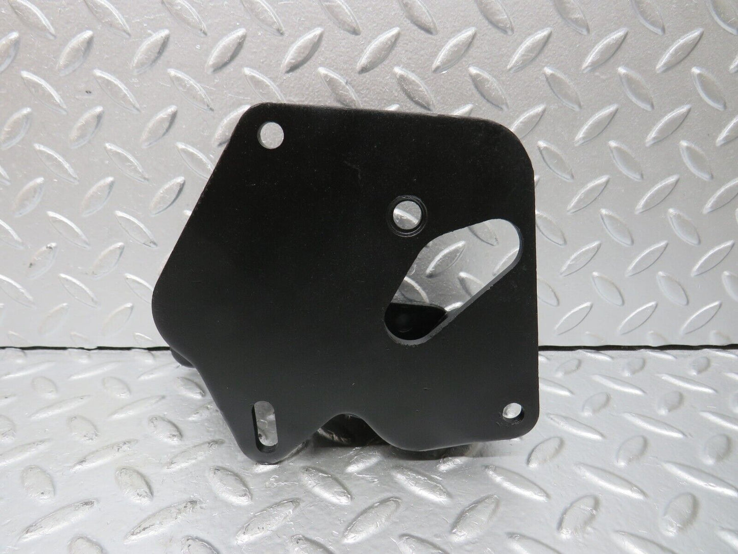 33086 Mercedes-Benz C107 R107 350 V8 Power Steering Pump Bracket