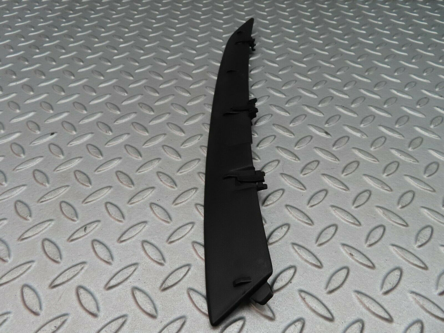 5753 Mercedes-Benz W123 200 Rear Right Plastic Moulding Trim For C Pillar
