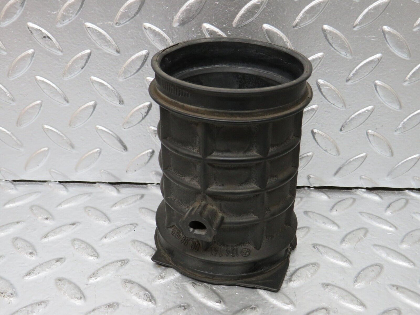 24863 Mercedes-Benz W140 S320 Air Intake Pipe 1041410990