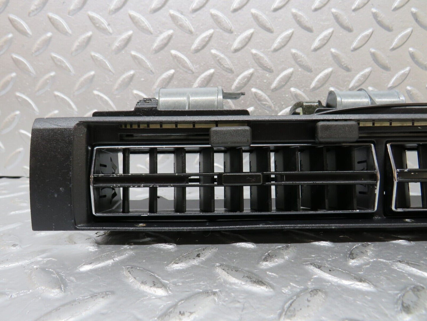 34431 Mercedes-Benz C126 380SEC Dashboard Centre Air Vent 1268310030 126830005